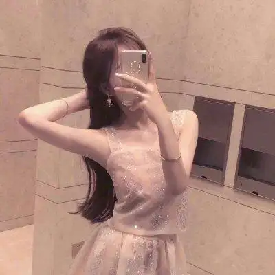 女头图片(拿手机挡脸) 用手机挡着脸的qq女头 - 女生头像 - 潮人个性