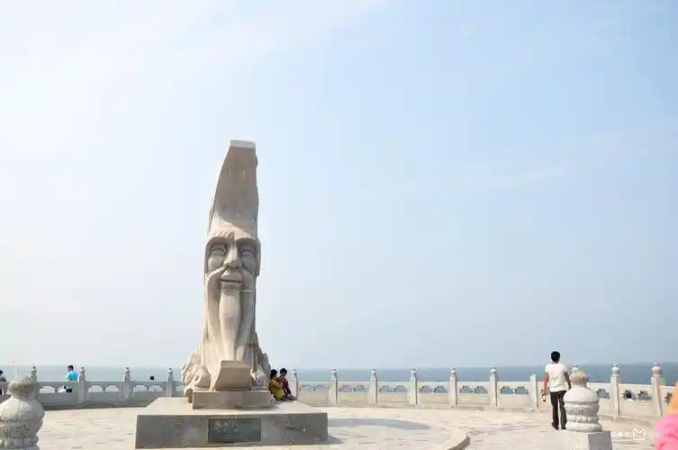 p data-id="gnwgl9pf93">月亮湾也叫月牙湾,烟台月亮湾西与 a target