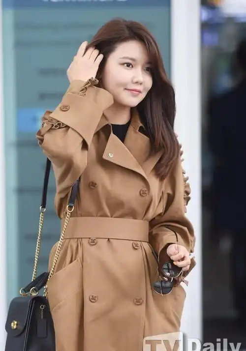 令人羡慕的身材少女时代崔秀英宛如画报的机场照成为话题