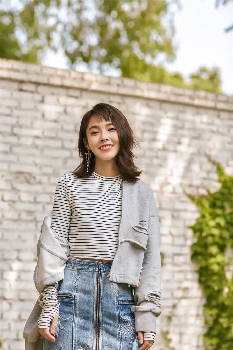 张佳宁随性时髦写真图片34