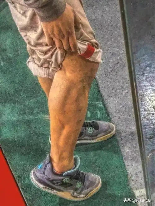 拳击运动员是如何训练小腿的,这小腿肌肉也太发达了,简直了!