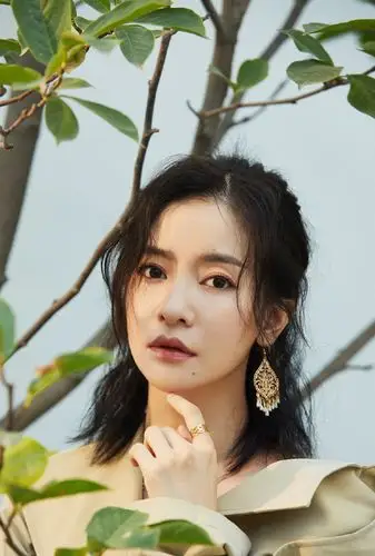 美女艺人李晟优雅知性时尚写真