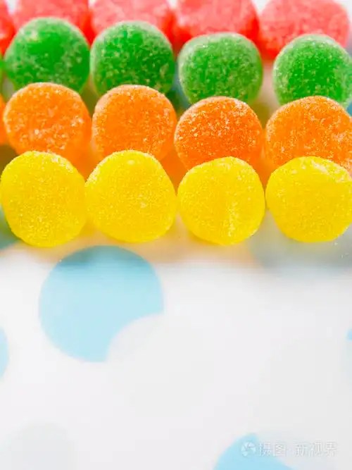多颜色的软糖糖衣