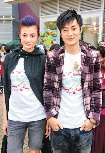 余文乐黄伊汶分手四年 被曝同游日本疑似复合