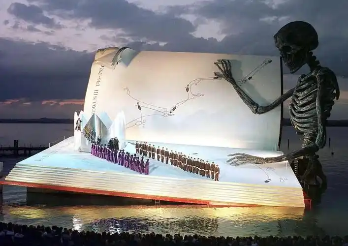 分享丨漂浮在湖上的水上舞台布雷根茨音乐节震撼人心的舞台设计