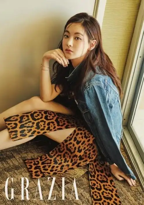 吴涟序登时尚杂志拍写真 变换造型展秋季时尚