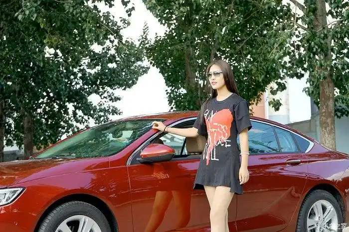 新君威 你是我的菜 为爱车当车模