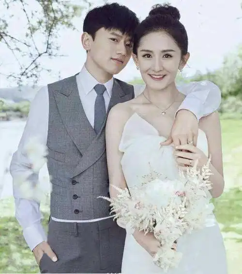 谢娜官宣怀二胎肚里有乖娃娃张杰发文感谢老婆