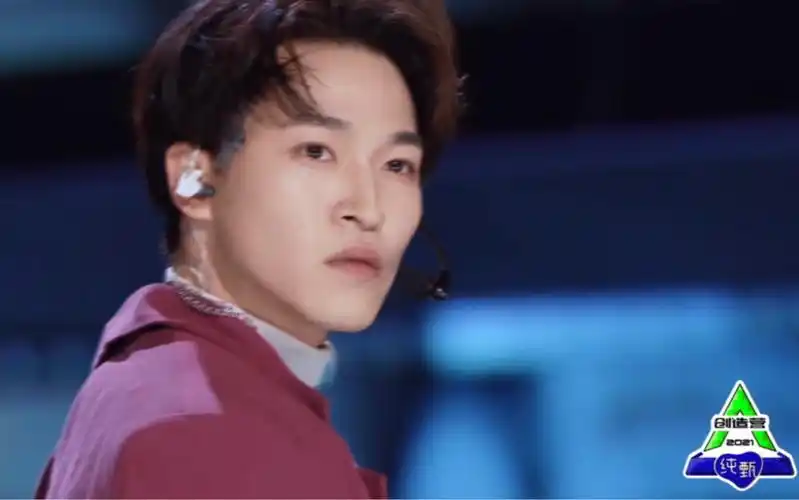 创造营2021首秀赞多santa和力丸带来的双人舞惊艳了学员和导师