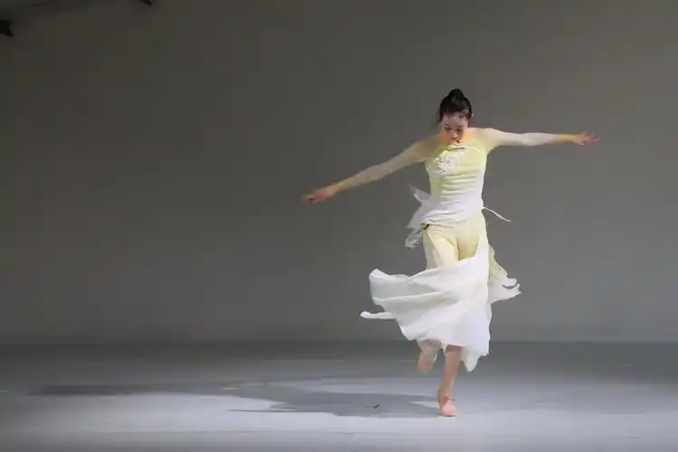 青春舞者 黄衣单人舞—— 素材版