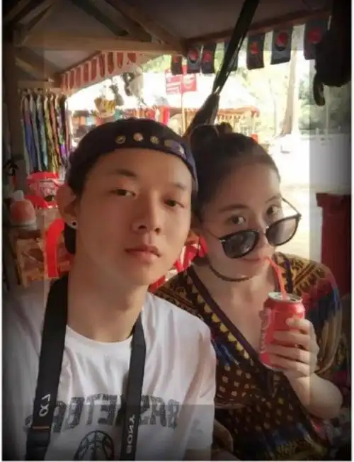 霍尊回应恋情原因是相恋9年女友爆锤霍尊出轨约ppua冷暴力