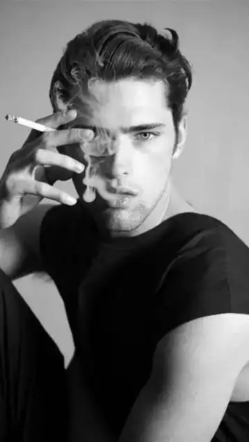 欧美吸烟胡子大叔头像