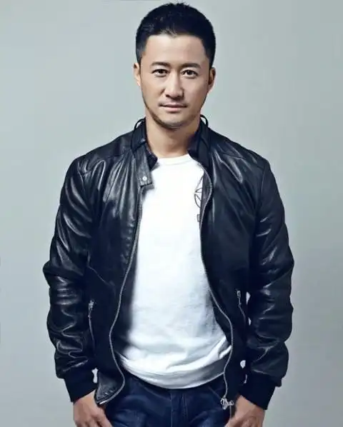 [帅哥照片]男演员吴京黑色皮衣霸气写真欣赏(1/7)-小虾米