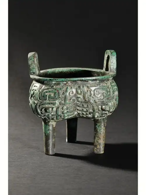 汉代青铜器三足鼎