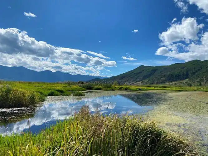 蓝天白云山水高山流水河流静谧灵动