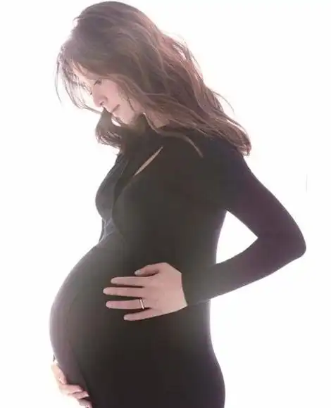 baby的孕照真的惊艳到我了  在我看来比任何杂志硬照都漂亮  这些怀孕