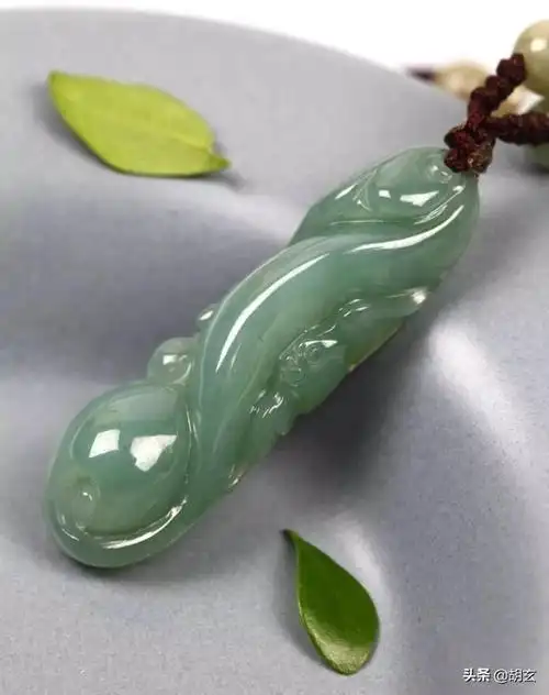 翡翠玉如意吊坠的寓意「佩戴翡翠如意的寓意」  第7张