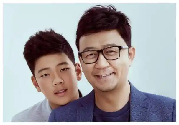 郭涛晒照庆祝儿子17岁生日,如父如子,同样帅气!_郭子睿_父亲_祝福