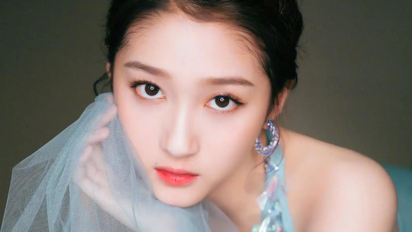 关晓彤:清新甜美,一双大长腿真让人羡慕