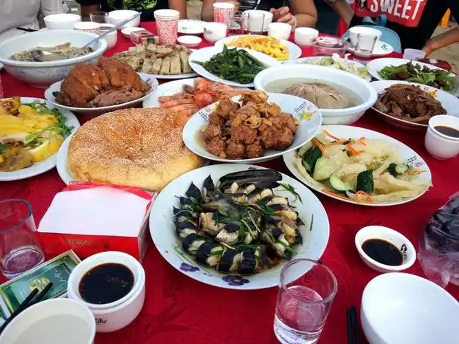现在北海的农村酒席已经和酒店的没有任何区别,没有了以前那种味道