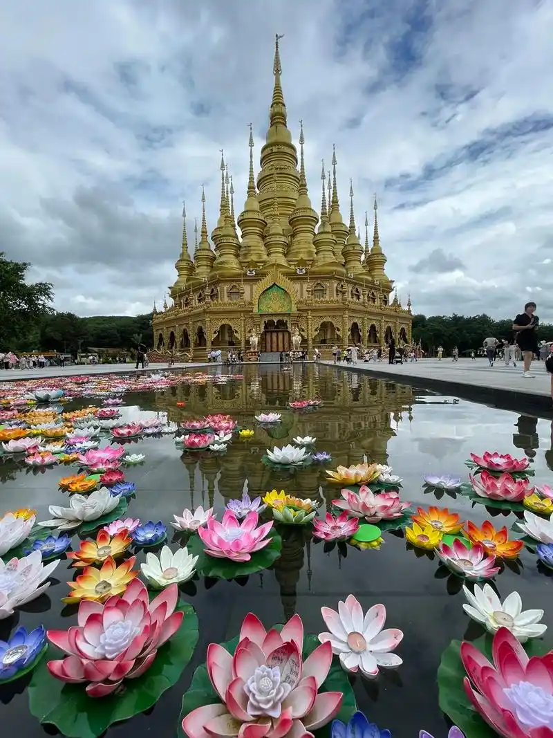 孟泐大佛寺-西双版纳必打卡景点之一.