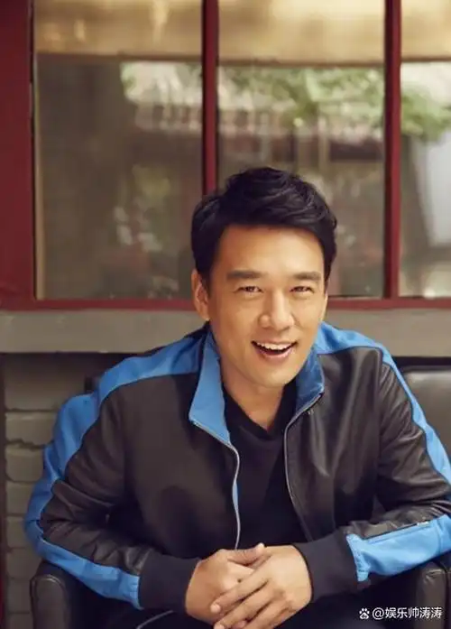 他每次都会陪伴左右进行产检,还会认真听医生的建议并牢记在心,生活中