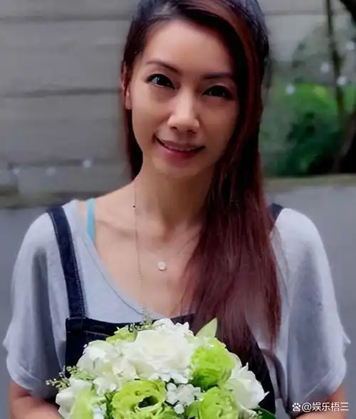 林韦君,一位女演员,她的感情经历宛如四季更迭的服装,充满了短暂的