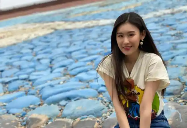 张羽熙之后,杨子开了一家天珠传奇文化公司,法人却是张羽熙.