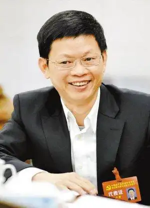 深圳沙井黑老大被捕前烧现金 废品站藏"皇宫"