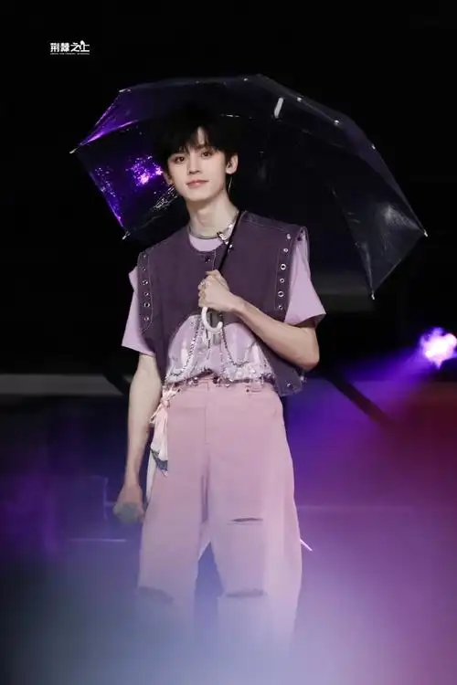 左航不得不爱舞台##tf家族登陆计划蝴蝶效应演唱会##左航 混血感美颜