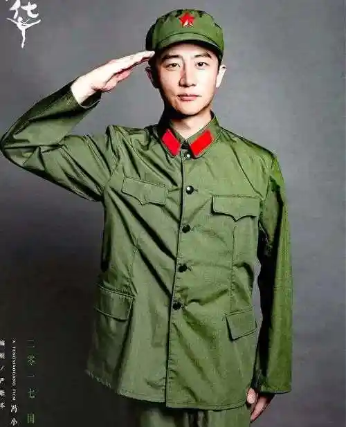 实际上,在六五式军装装备部队的二十年时间里,六五式军装也有一些改进