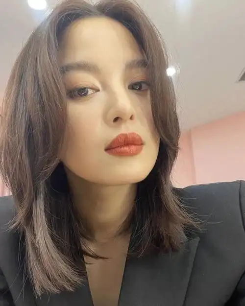 辛芷蕾霸气出演女强人,美从来不只有一种定义|发型|刘海|口红|圆脸