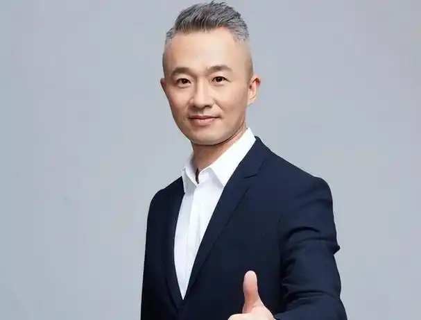 这段时间关于著名主持人程雷因肝病去世的消息,在媒体和社交媒体上