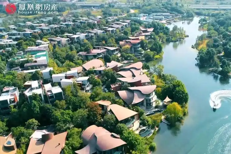 成都麓湖生态城 十年磨一剑,二十余组团最新航拍_凤凰网视频_凤凰网