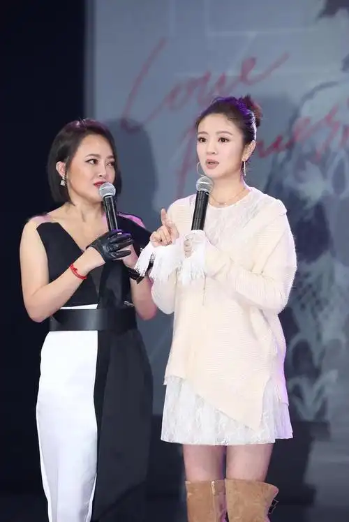 铁肺女王办演唱会安以轩穿白衣助阵相差2岁气质截然不同