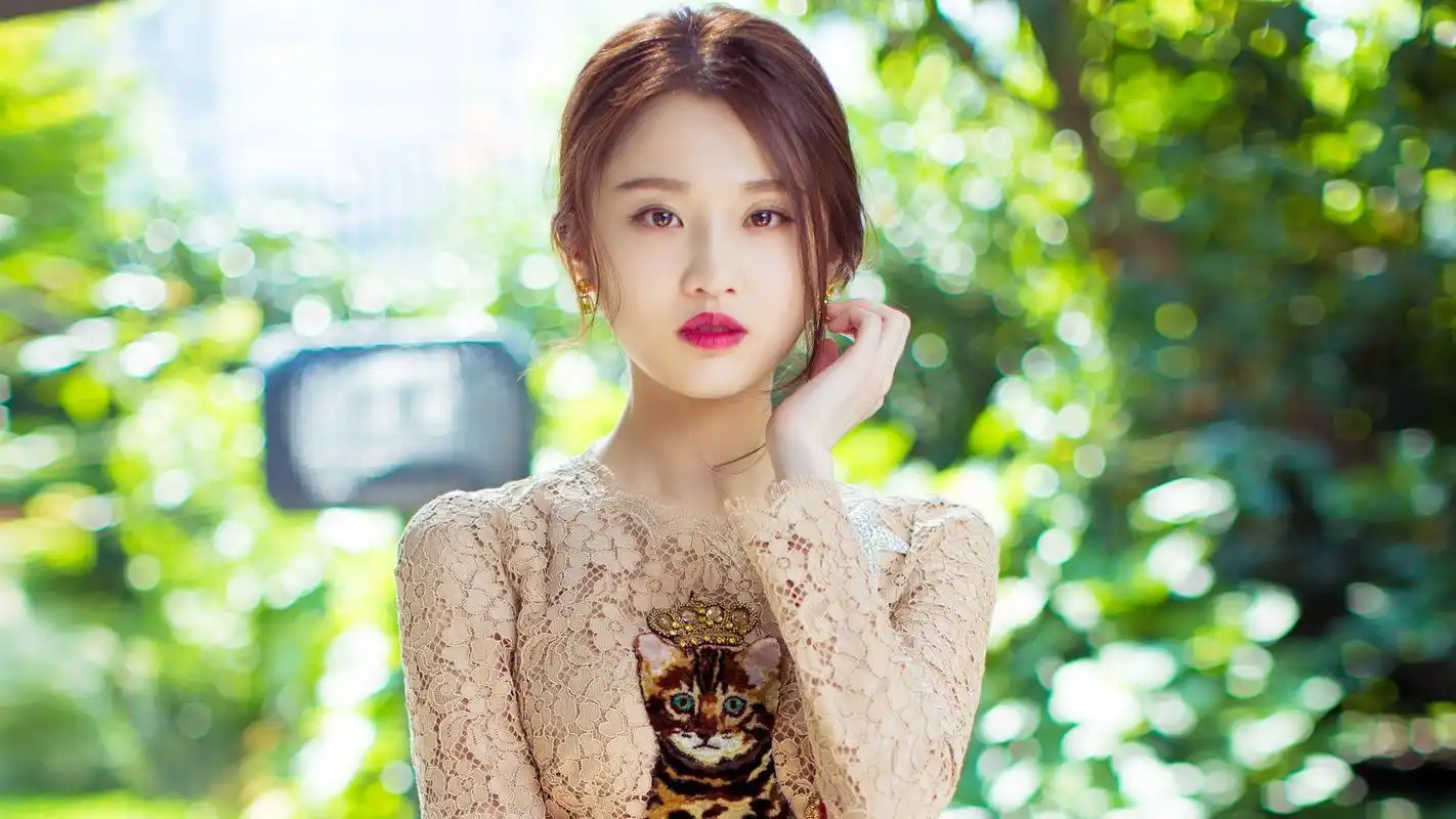 十八线艺人高铁撒泼走红,同名同姓女子可怜被网友错骂_刘露