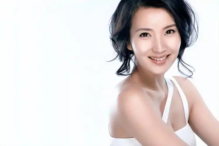 陈好这几年不怎么出现在银幕上,但只要一提起《粉红女郎》中的"万人迷