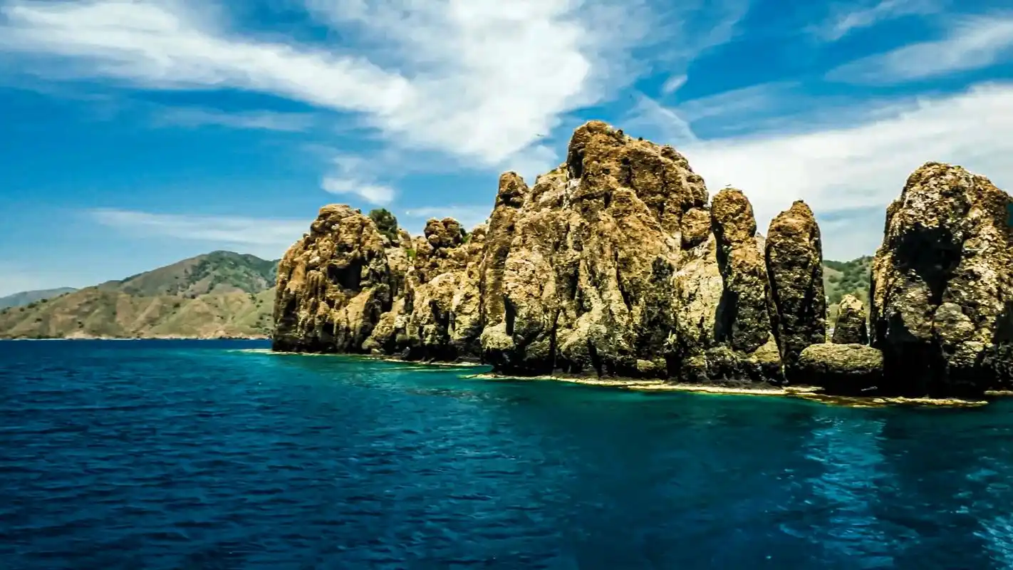 风景如画的山川湖水.风景如画的山川湖水,景色宜人,令人心旷 - 抖音