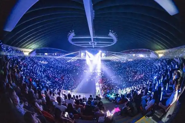 周传雄青花传情演唱会启航 万人场广州站座无虚席