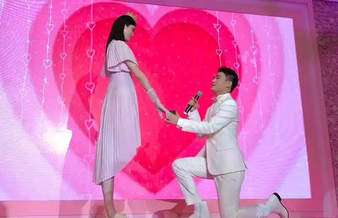 何猷君求婚奚梦瑶土?看到他们的求婚现场后,才知道什么叫高大上