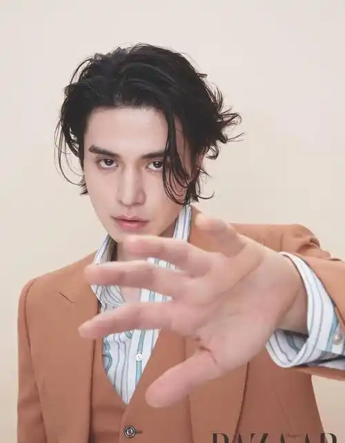 原创38岁李栋旭登杂志封面连换六套造型都不如冷白皮抢镜