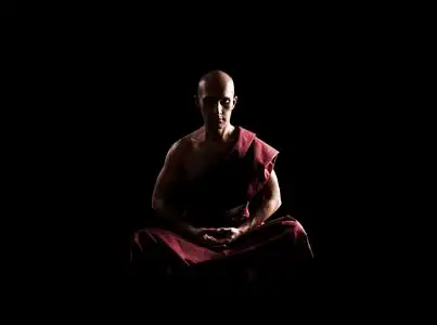 打坐看到和尚图片