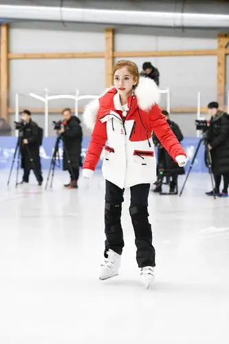 《奔跑吧》angelababy小海绵buff 加持解锁最冷穿针