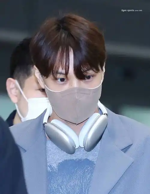 干净清爽的开开金钟仁结束德国行程抵达仁川机场