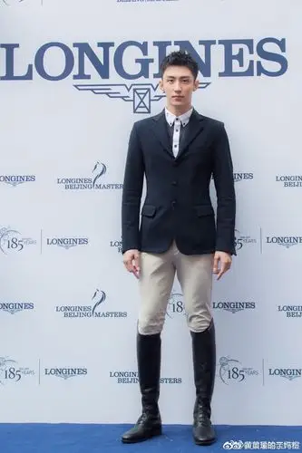 2017年10月15日黄景瑜骑士出席浪琴马术比赛活动