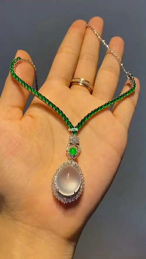 翡翠绿蛋锁骨链_翡翠_锁骨链_珠宝_项链_吊坠_时尚_配饰_首饰
