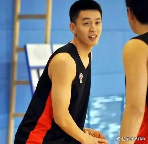 杨鸣冰浴视频被扒,这是他快乐到极致的表情吗?