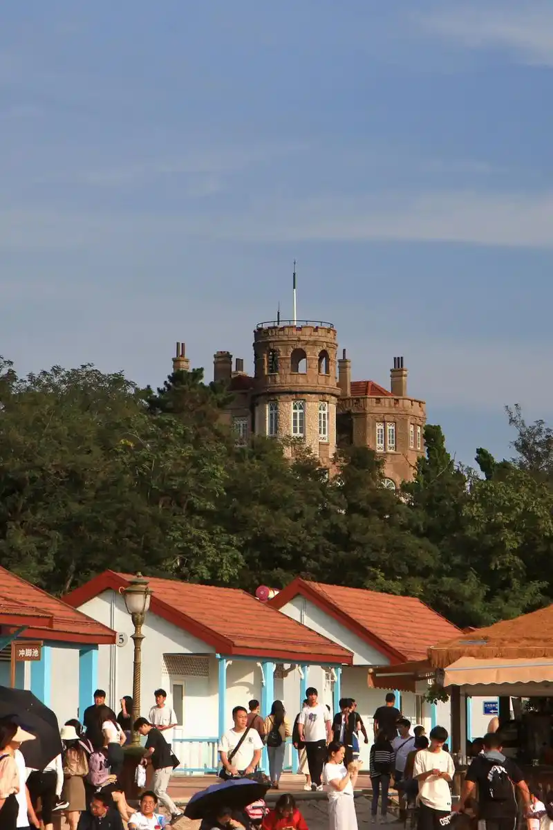 青岛市八大关是位于海边的别墅区,最早这里是八条以中国古代长城著名