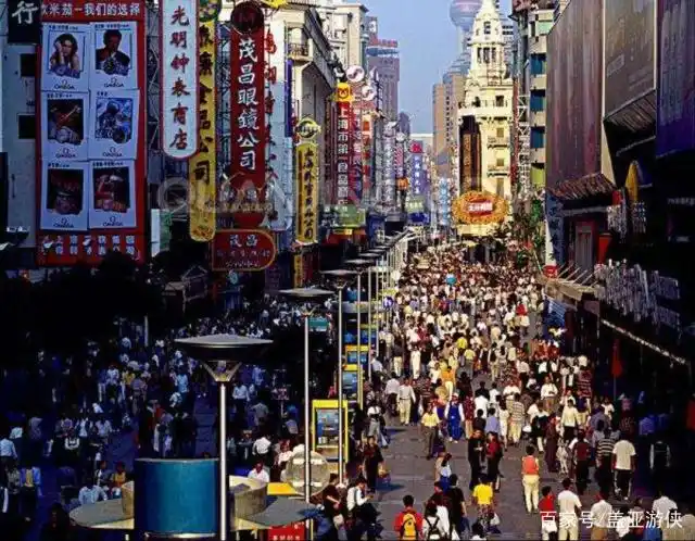 国内最繁华的步行街,单日人流量过百万,被称为"中华第一街"