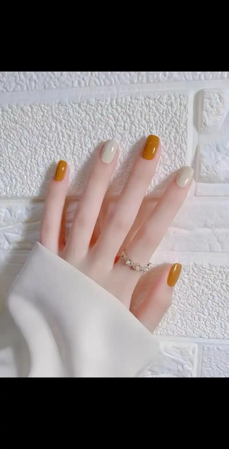 显白短款美甲9799#初春氛围感美甲 #短甲也可以很高级 # - 抖音